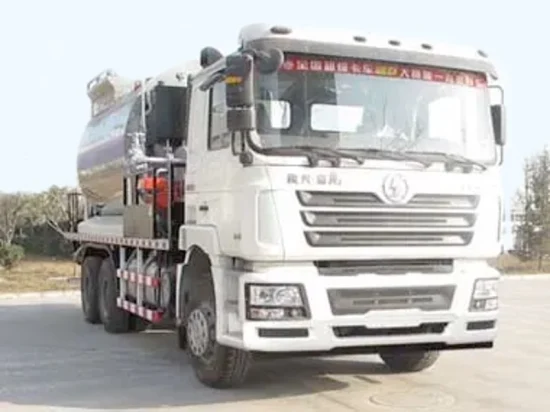 4-Tonnen-Lastkraftwagen, der vorne auf die Rückseite sprüht, um den Wasserwagen für die Reinigung städtischer Straßen zu reinigen
